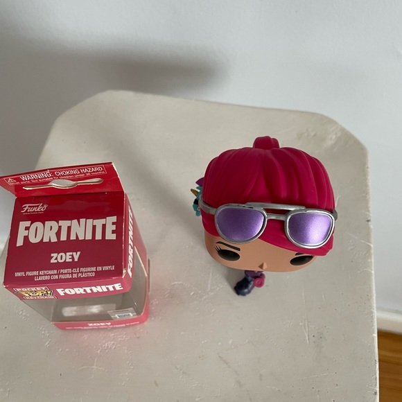 Funko POP Bundle Fortnite Games Brite Bomber #427 & Zoey Pocket Pop Keychain NIB - Picture 5 of 7